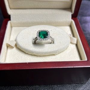 Sterling Silver + green crystal ring size 7.5